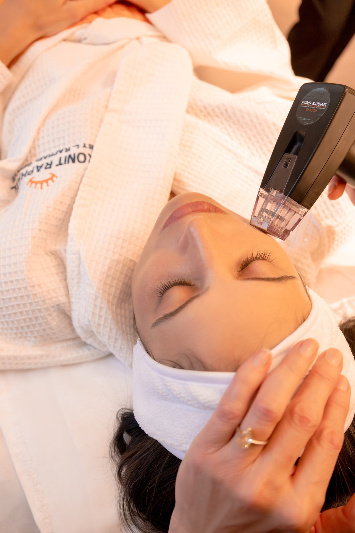 מיקרודוטס | Micro-Needling Skin Longevity System™