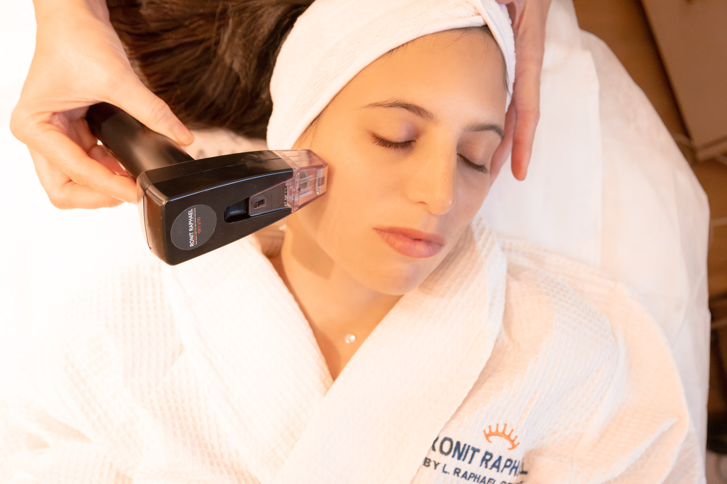 מיקרודוטס | Micro-Needling Skin Longevity System™